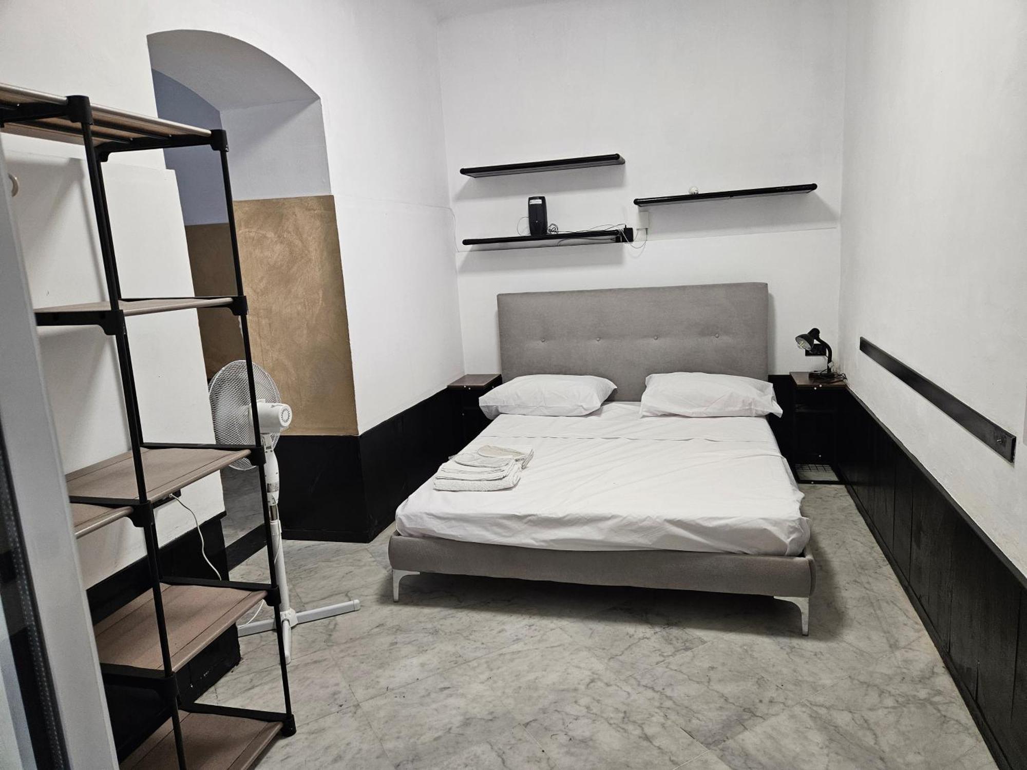 Casa Regis - Free Parking Hotel Genova Exterior foto